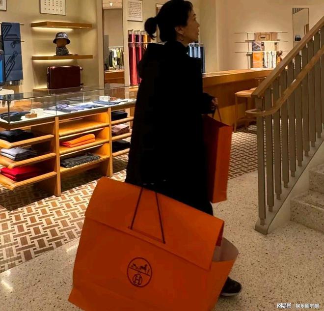 美国巡演撒狗粮夫妻相十足令人羡！凯发首页登录萧敬腾林有慧形影不离(图5)