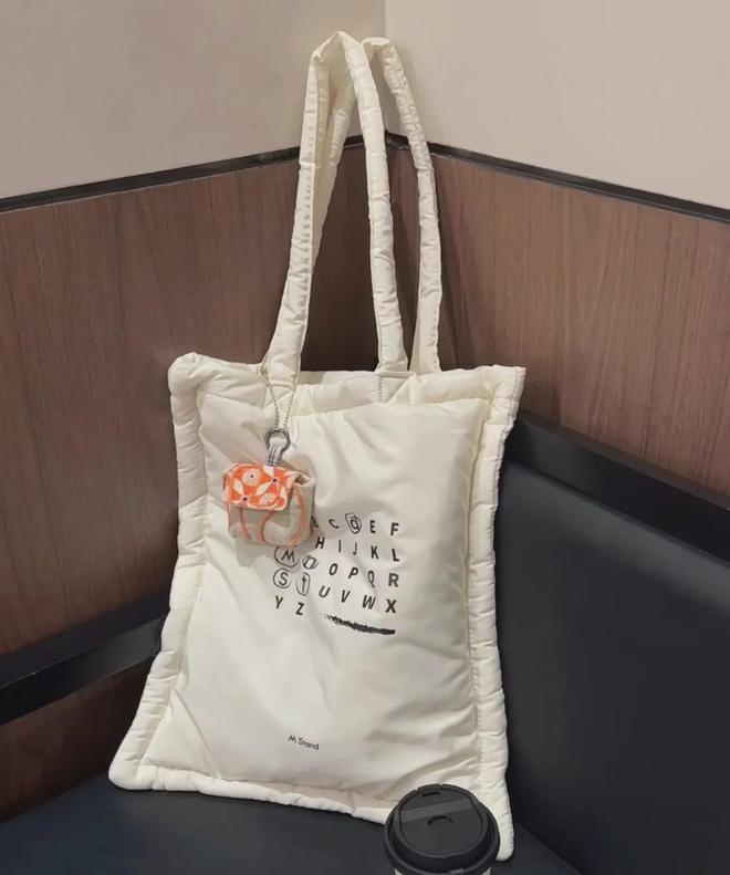 ！茶咖品牌“超进化”成小卖铺？凯发k8网站周边比奶茶还好卖(图8)