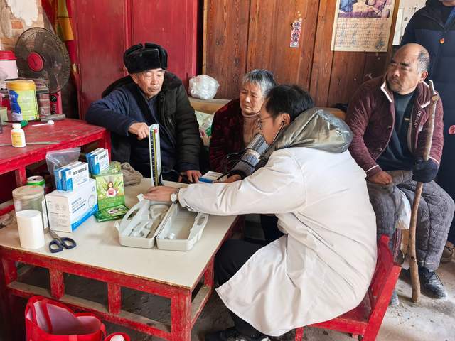 医药学院党总支开展主题党日活动凯发K8河南应用技术职业学院(图3)
